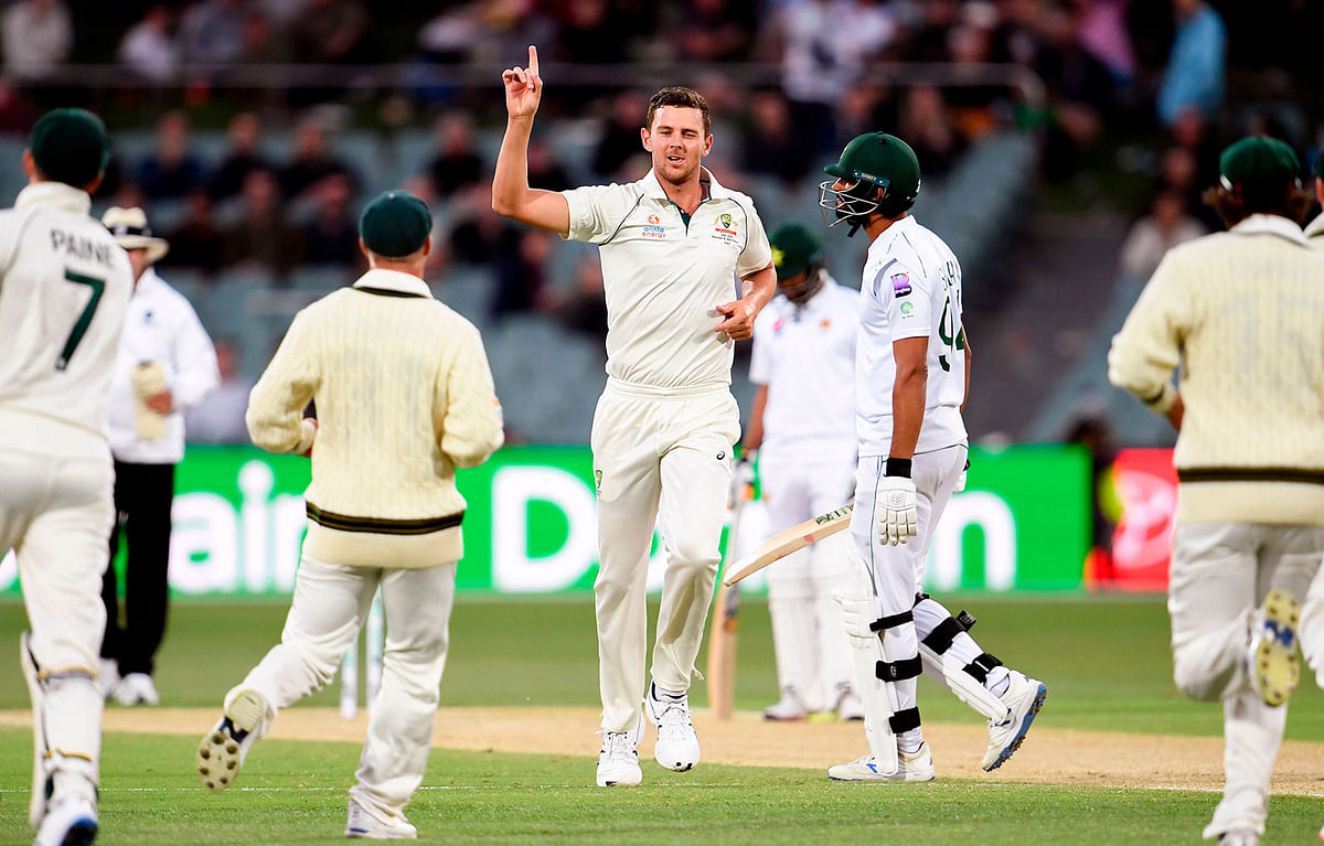 Australia`s Josh Hazlewood (C) celebrates taking the wicket of Pakistan batsman Shan Masood (2/R) on the second day of the second cricket Test match in Adelaide on 30 November, 2019. Photo: AFP.