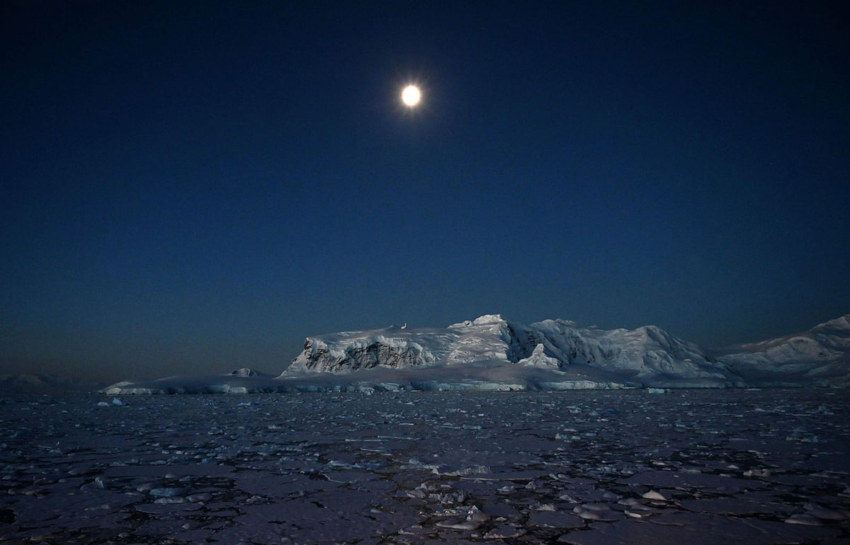 Night view of glaciers at Chiriguano bay in the South Shetland Islands, Antarctica on 8 November 2019. Photo: AFP