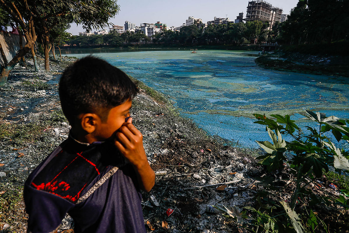 Quality of water in Hatirjheel Lake has worsened due to lack of purification measures. Sewerage and all kinds of waste have even changed the colour of lake’s water. Locals and passersby are worst sufferers of the foul-smelling water. The part of the lake in Moghbazar area is captured by Dipu Malakar recently.