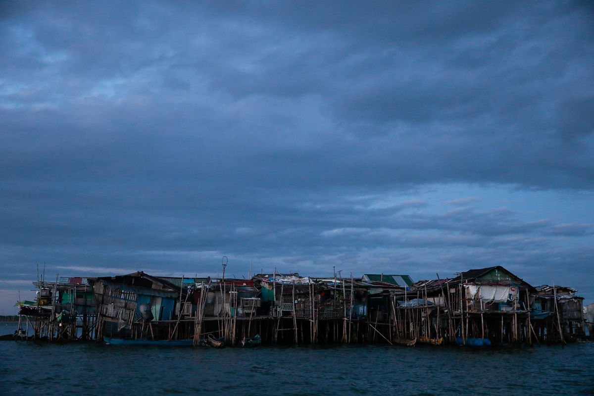 Rising seas threaten early end for sinking village in Philippines. Photo: Reuters