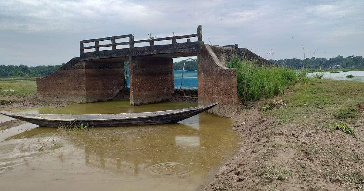 A bridge constructed over a canal at Bhukshimoil union in Kulaura upazila of Moulvibazar has been lying unused for long 22 years as there is approach road on both sides of it. Photo: UNB