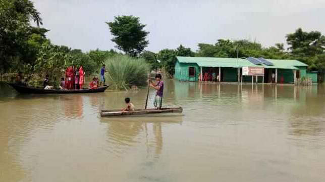 Water from river Padma floods locality in Rajshahi district. Prothom Alo file photo