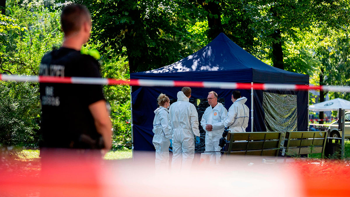 Forensic experts of the police securing evidences at the site of a crime scene in Berlin`s Moabit district, where a man of Georgian origin was shot dead on 23 August 2019. AFP file photo.