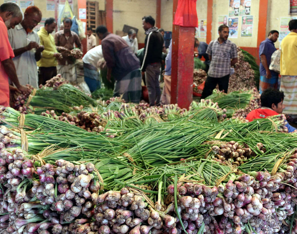 Newly harvested onions displayed at a wholesale market in City Bazar of Rangpur district on 3 December 2019. Photo: Moinul Islam