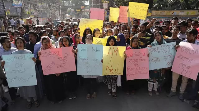 Students of Stamford University bring out a procession at Siddheshwari area demanding justice for the death of the university student Rubaiyat Sharmin. Photo: Shuvra Kanti Das