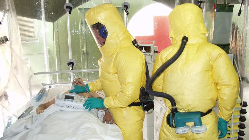 An Ebola patient under treatment in isolation. Photo: Pixabay