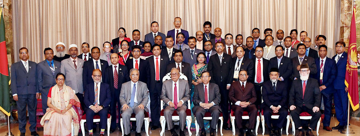 President Abdul Hamid takes part in a photo session after a views exchange meeting with the chief justice and other judges of the High Court and Appellate divisions of the Supreme Court and district courts at the Darbar Hall of Bangabhaban on Saturday. Photo: PID