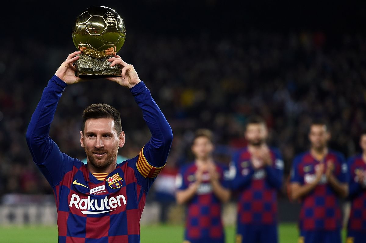 Barcelona`s Argentine forward Lionel Messi poses with his sixth Ballon d`Or before the Spanish League football match between FC Barcelona and RCD Mallorca at the Camp Nou stadium in Barcelona on 7 December 2019. Photo: AFP