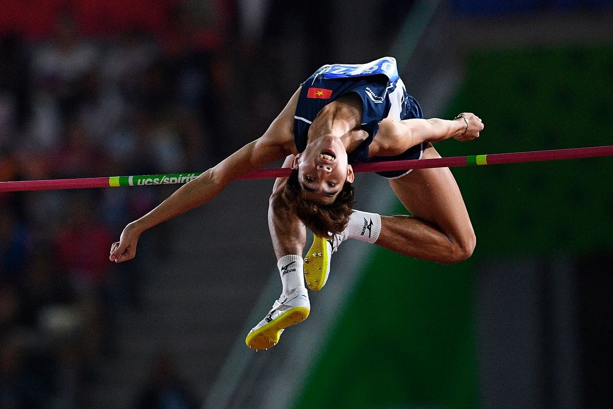Duc Anh Vu from Vietnam clears the bar in the men`s high jump of the athletics event at the SEA Games (Southeast Asian Games) in the athletics stadium in Clark City, Capas, Tarlac province north of Manila on 8 December 2019. Photo: AFP