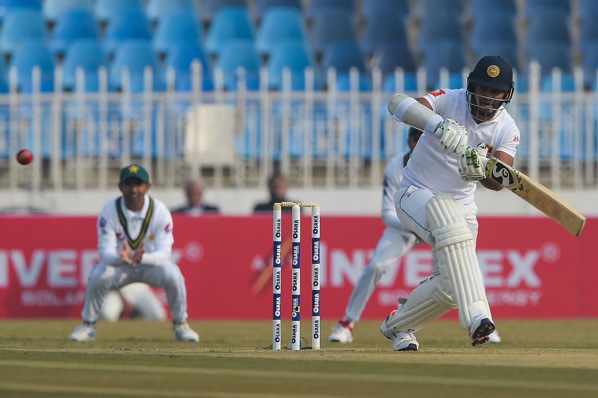 Sri Lanka`s Dimuth Karunaratne (R) plays a shot during the first day of the first Test cricket match between Pakistan and Sri Lanka at the Pindi Cricket Stadium in Rawalpindi on 11 December 2019. Photo: AFP