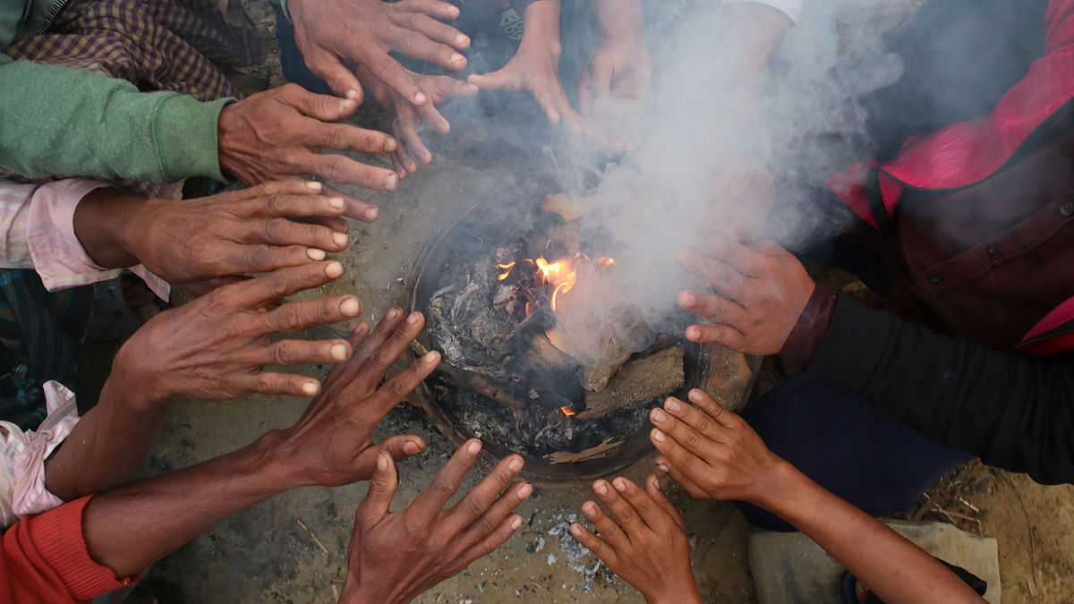People warm up lighting a fire at Thhakurchhara in Khagrachhari on 12 December 2019. Photo: Nerob Chowdhury