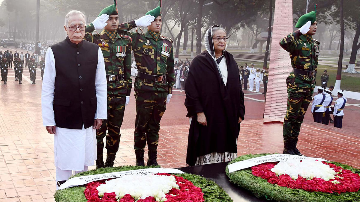 President Abdul Hamid (L) and prime minister Sheikh Hasina pay respect to martyred intellectuals on the occasion of Martyred Intellectuals Day at the Martyred Intellectuals Memorial in Mirpur, Dhaka on 14 December 2019. Photo: PID