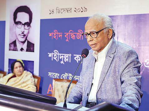 Writer Hasnat Abdul Hai speaks at the launch of the English translation of Shahiduulah Kaiser’s ‘Sareng Bou’ on Saturday. Photo: Prothom Alo