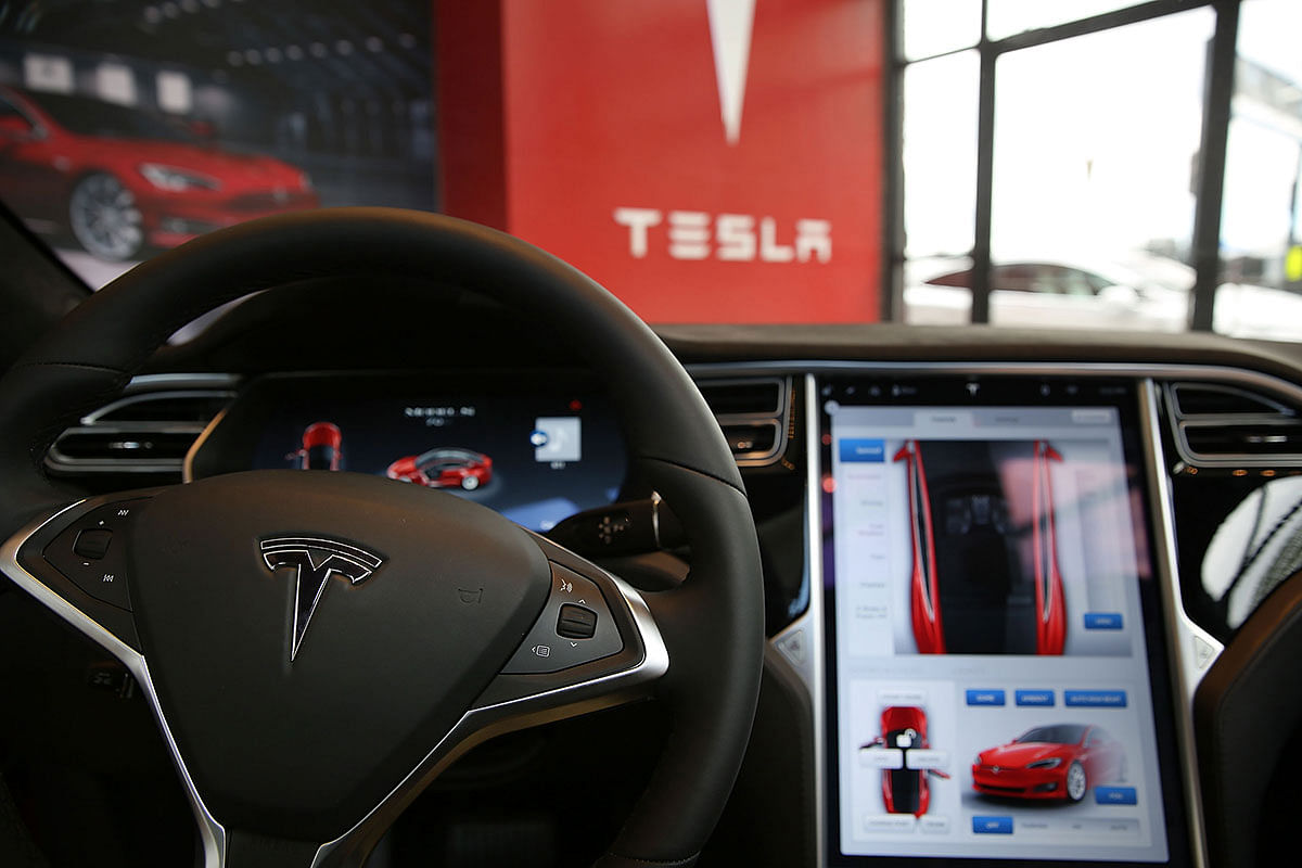 In this file photo taken on 5 July 2016 The inside of a Tesla vehicle is viewed as it sits parked in a new Tesla showroom and service center in Red Hook, Brooklyn in New York City. The first driverless cars were supposed to be deployed on the roads of American cities in 2019, but just a few days before the end of the year, the lofty promises of car manufacturers and Silicon Valley remain far from becoming reality. Recent accidents, such as those involving Tesla cars equipped with Autopilot, a driver assistance software, have shown that `the technology is not ready,` said Dan Albert, critic and author of the book `Are We There Yet?` on the history of the American automobile. Photo: AFP