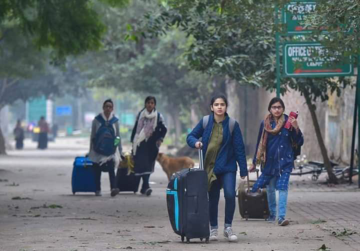 Jamia Milia students leave campus on 16 December 2019. Photo: Neeraj Kundan Twitter Handle