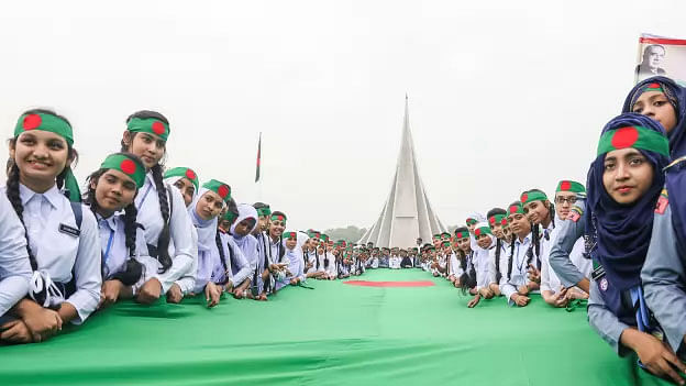 Many students of schools and colleges on 16 December, 2019 pay homage to the martyrs who laid down their lives for the country during the 1971 liberation war. Photo: Saiful Islam