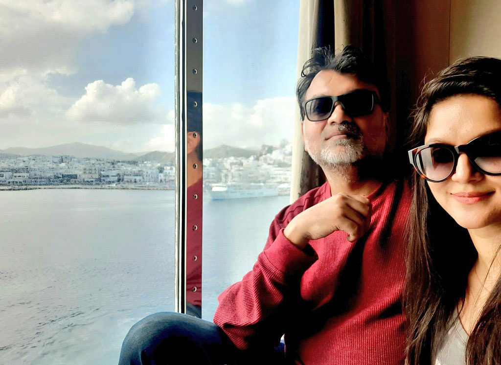 Mithila in her twitter posts few photos of Srijit with nature of Santorini in the backdrop with a lovey-dovey caption “And it is what it is supposed to be...a fairy tale beginning...@srijitspeaketh ❤ - at Santorini” on 15 December. Photo: Twitter