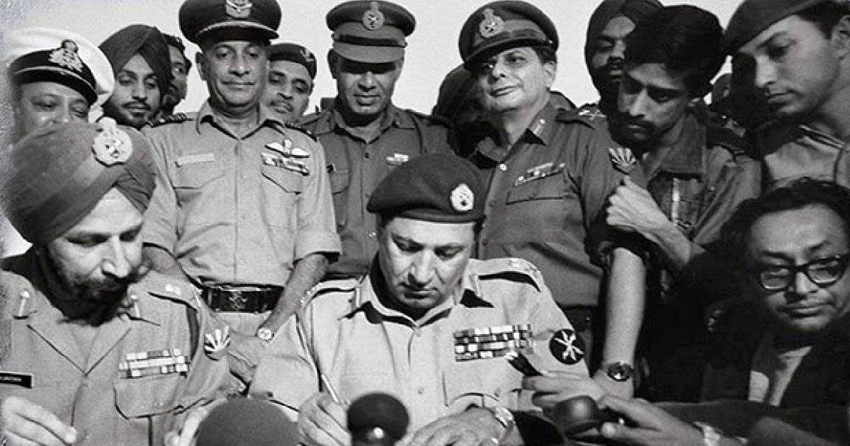 Pakistan Army surrenders to the Allied Force on 16 December 1971. Photo: UNB