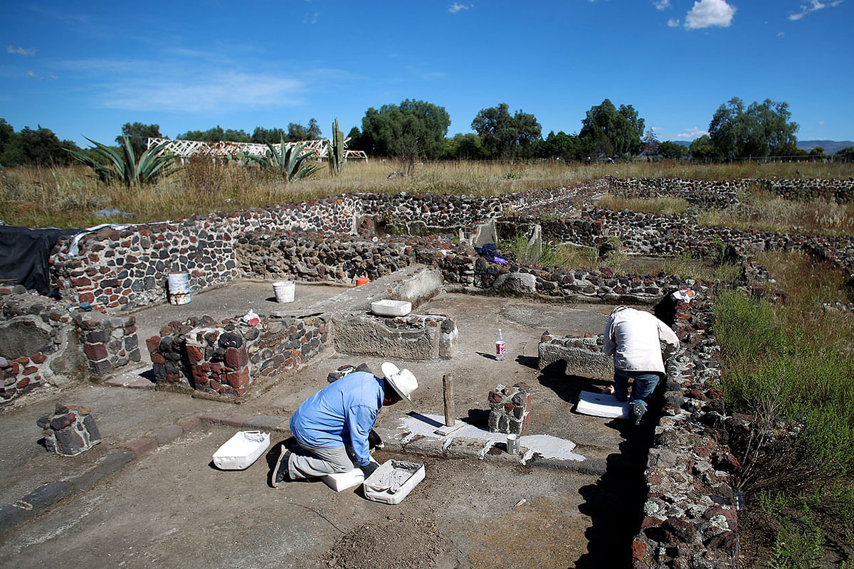 Men work at one of the multi-family apartment compounds at La Ventilla, one of the most extensively excavated neighborhoods in the ancient city of Teotihuacan, in San Juan Teotihuacan. Photo: Reuters