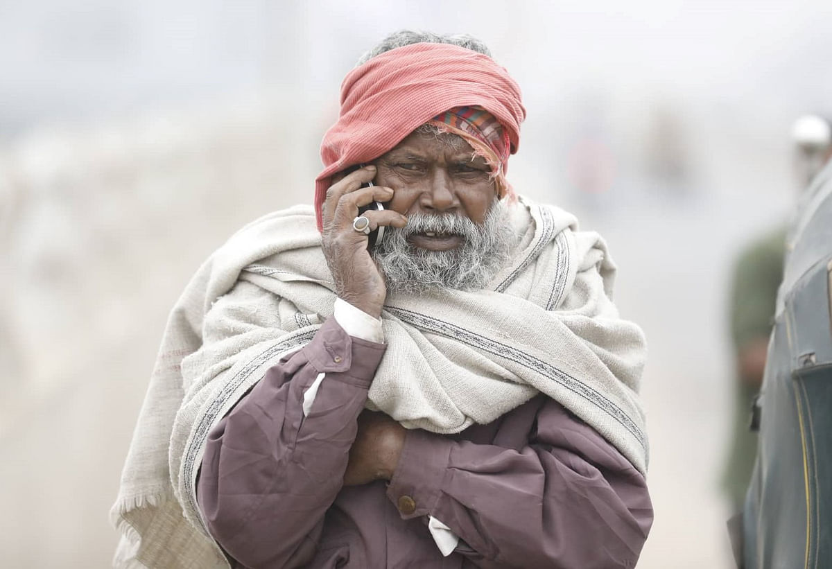 An elderly man shivers in cold as cold wave sweeps over parts of Bangladesh. Dipu Malakar takes this photo from Babubazar area, Dhaka on 19 December.
