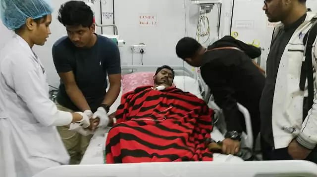 Injured DUCSU VP Nurul Haque undergoing treatment in the capital`s Dhaka Medical College Hospital on 22 December, 2019. Photo: Prothom Alo