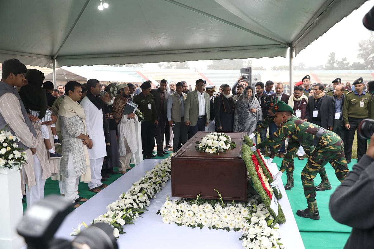 Respects were paid to Sir Fazle Hasan Abed on behalf of Bangladesh preisdent Abdul Hamid and prime minister Sheikh Hasina at the Army Stadium, Dhaka on Sunday morning. Photo: Abdus Salam