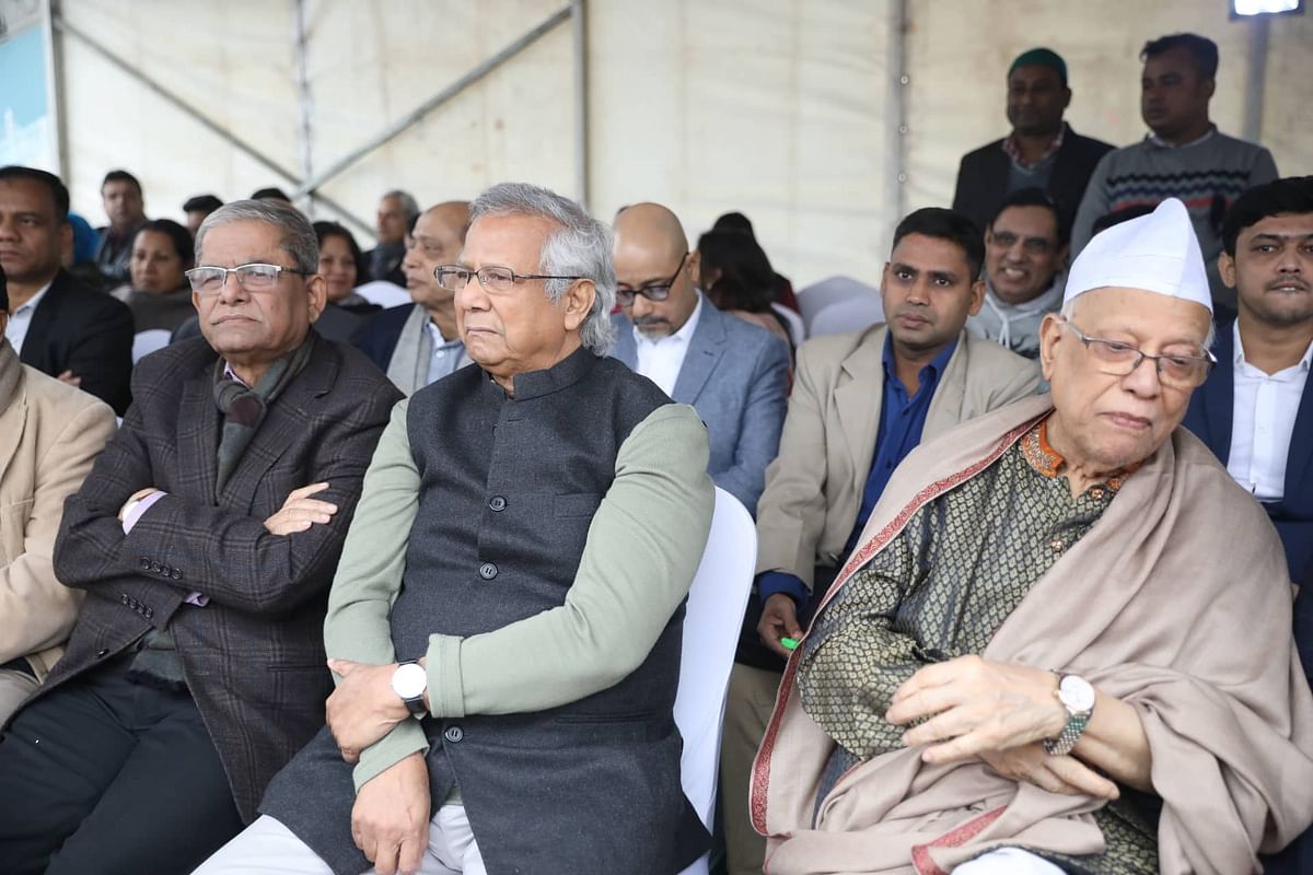 BNP secretary general Mirza Fakhrul Islam Alamgir (L), Nobel laureate Muhammad Yunus and former finance minister ABM Muhith attend the funeral of Sir Fazle Hasan Abed at Army Stadium, Dhaka on 22 December 2019. Photo: Abdus Salam