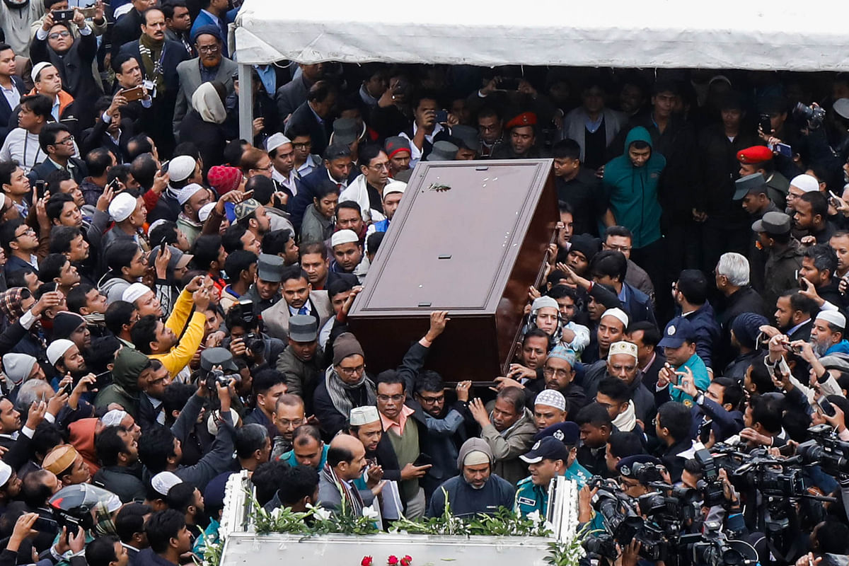 People carry coffin with the body of Sir Fazle Hasan Abed at Army Stadium, Dhaka on 22 December 2019. Photo: Dipu Malakar