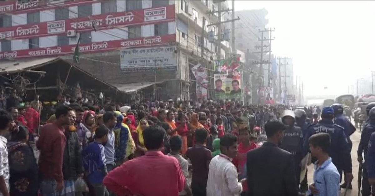 Workers of a readymade garment factory on Tuesday staged demonstrations blocking Dhaka-Aricha highway near Savar bazar bus stand demanding that unpaid wages be cleared. Photo: UNB