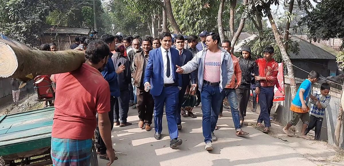 Upazila administration evicts illegal encroachers from the banks of Karatoa river in Panchagarh. Photo: UNB
