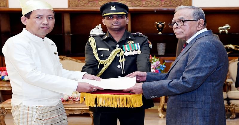 Myanmar ambassador to Bangladesh U Aung Kyaw Moe presents his credentials to the president of Bangladesh, at Bangabhaban on Monday. Photo: UNB/PID