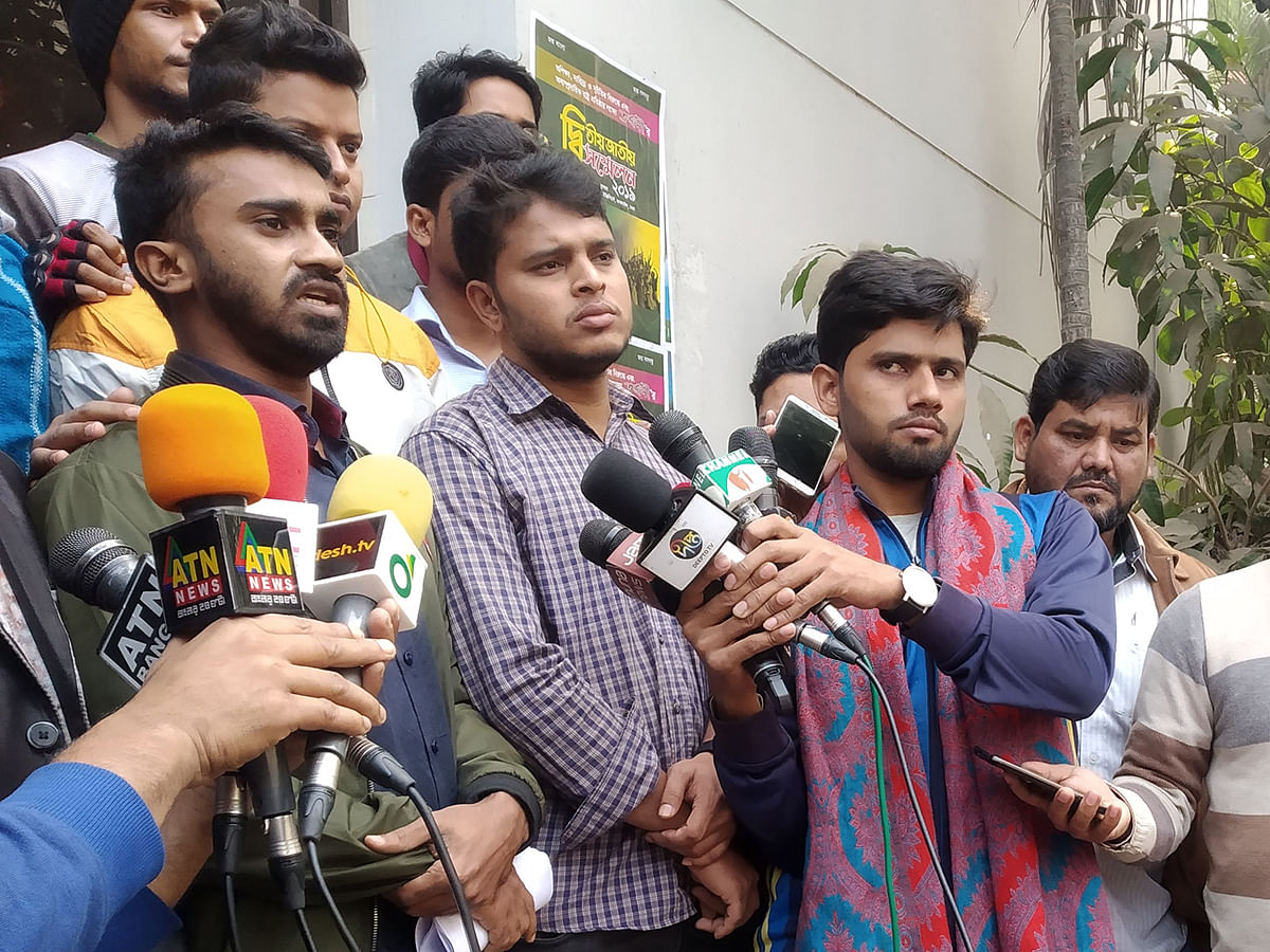 Bangladesh General Students` Rights Protection Council (BGSRPC) leader Rashed Khan speaks at a press conference at Dhaka Medical College Hospital (DMCH) on Wednesday. Photo: Prothom Alo