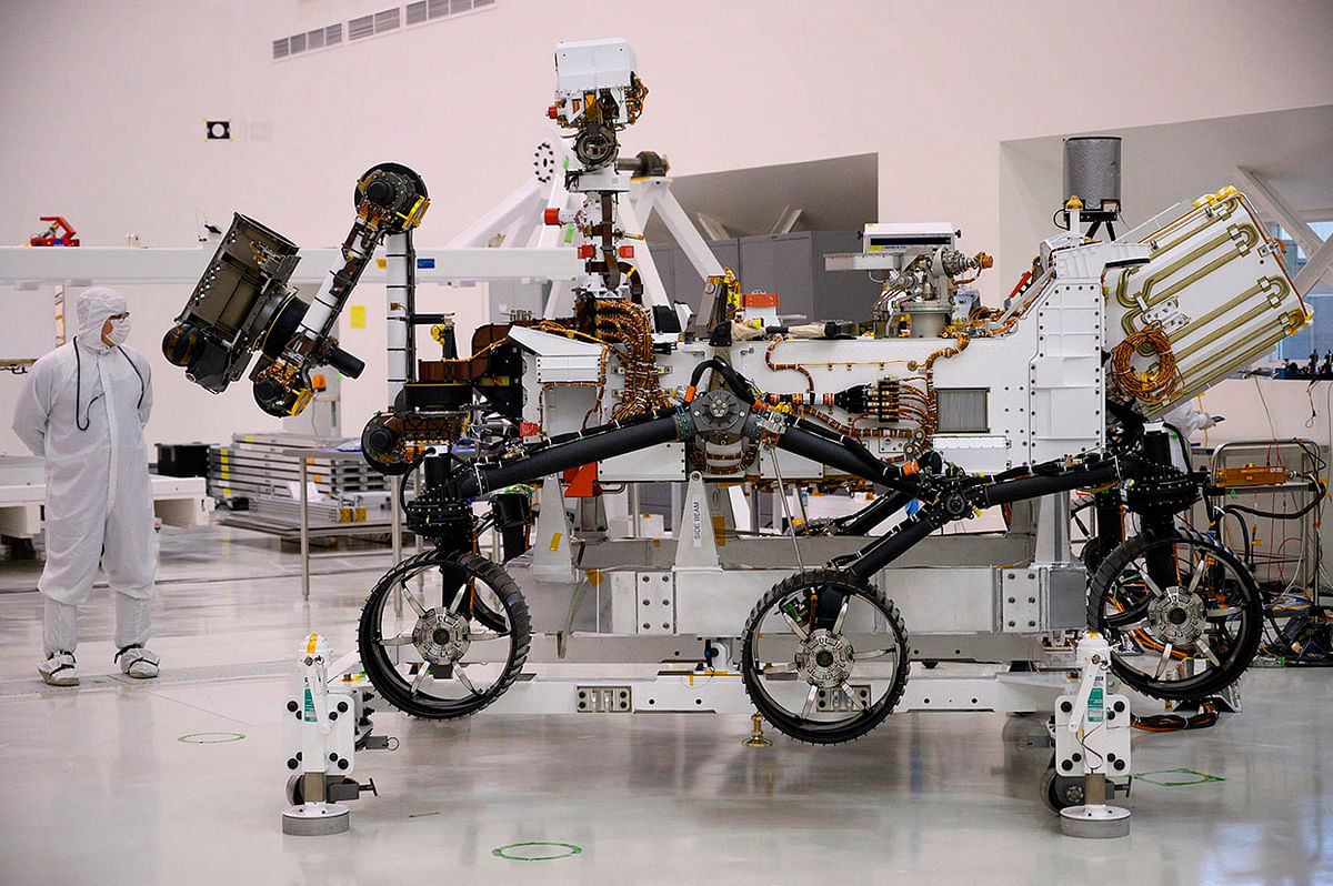 The Mars 2020 Rover is seen in the spacecraft assembly area clean room, on 27 December 2019 during a media tour at NASA`s Jet Propulsion Laboratory in Pasadena, California. Photo: AFP