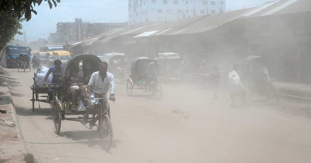 People breath in polluted air. UNB File Photo