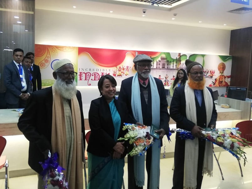 Indian High Commissioner to Bangladesh Riva Ganguly Das poses for photograph with three freedom fighters after handing over visas to them at the Indian Visa Application Centre at Jamuna Future Park, Dhaka on 31 December 2019. Photo: Raheed Ejaz