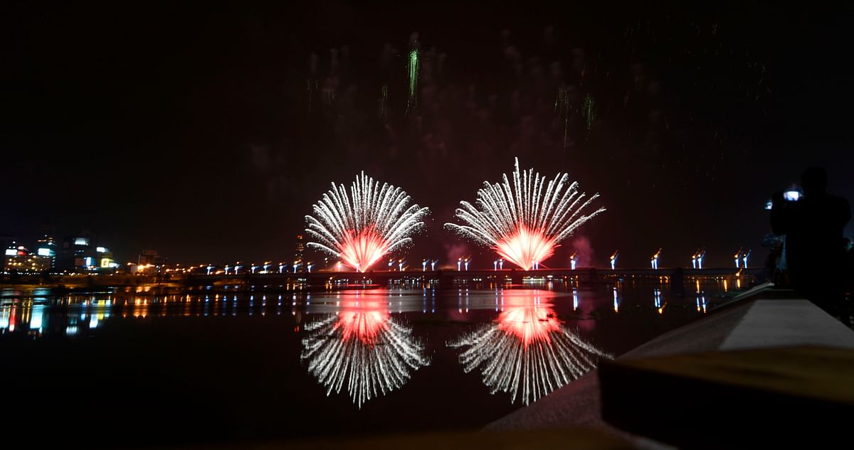 Fireworks light up the sky over the General de Gaulle bridge and the Ebrie lagoon during New Year`s celebrations in Abidjan early on 1 January 2020. Photo: AFP