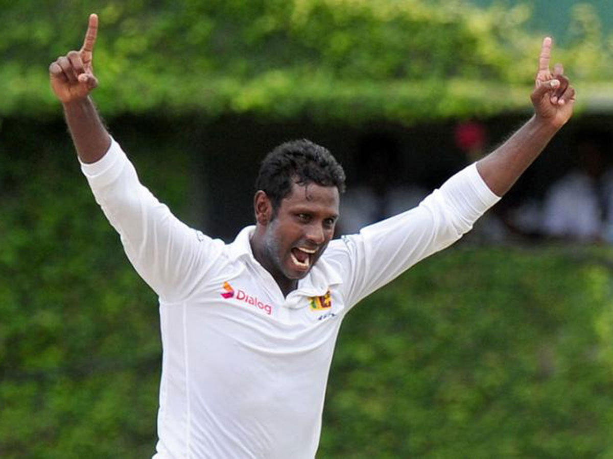 Sri Lankan`s Angelo Mathews celebrates the wicket of Pakistan cricketer Younis Khan during the fourth day of the second Test match between Sri Lanka and Pakistan at the P. Sara Oval Cricket Stadium in Colombo on 27 June 2015. AFP File Photo
