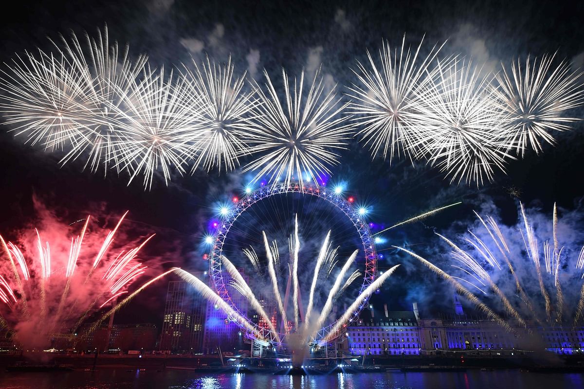 Fireworks explode around the London Eye during New Year`s celebrations in central London just after midnight on 1 January 2020. Photo: AFP