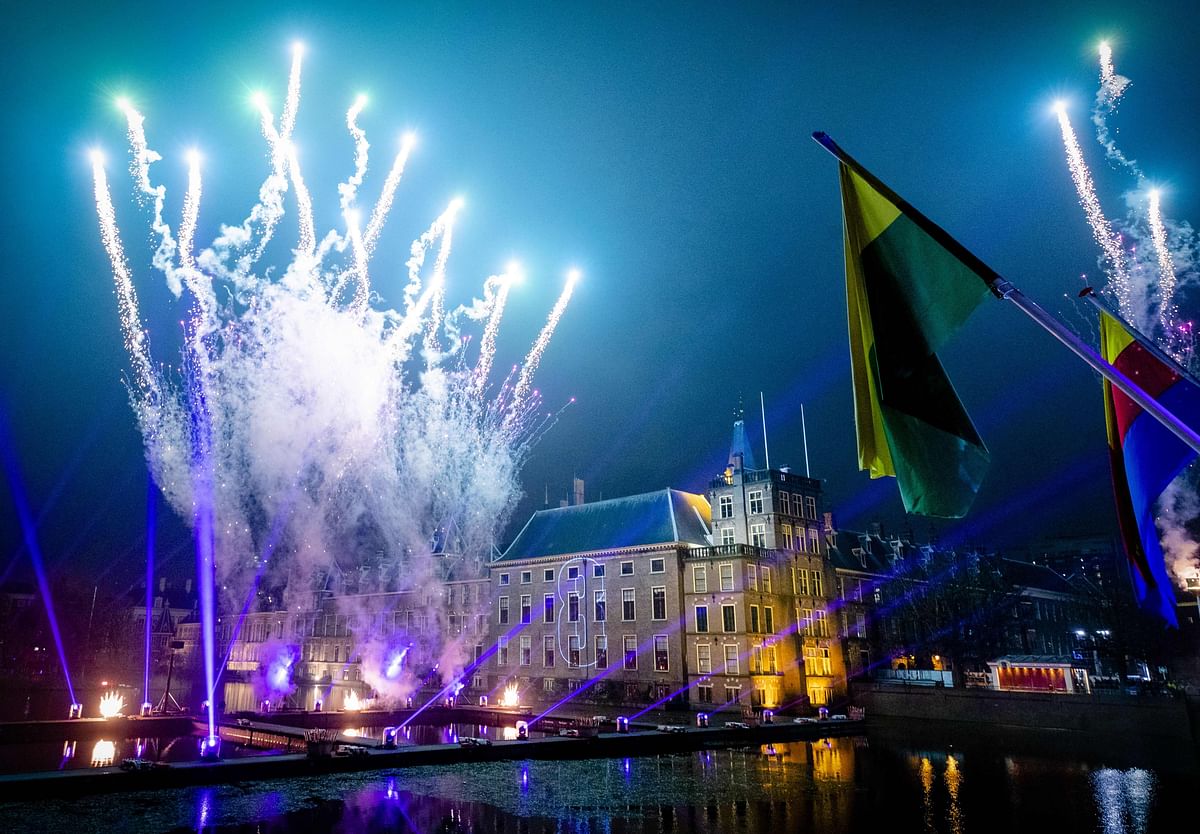 A new firework display on and above the Binnenhof and Hofvijver near the Dutch parliament in The Hague marks the start of the new year 2020 during the National Countdown Moment. Photo: AFP