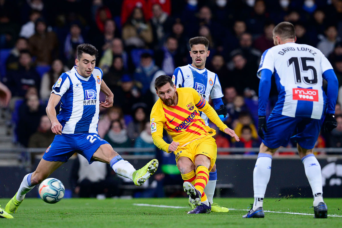 Espanyol`s Spanish midfielder Marc Roca (L) vies with Barcelona`s Argentine forward Lionel Messi during the Spanish league football match between RCD Espanyol and FC Barcelona at the RCDE Stadium in Cornella de Llobregat on 4 January 2020. Photo: AFP