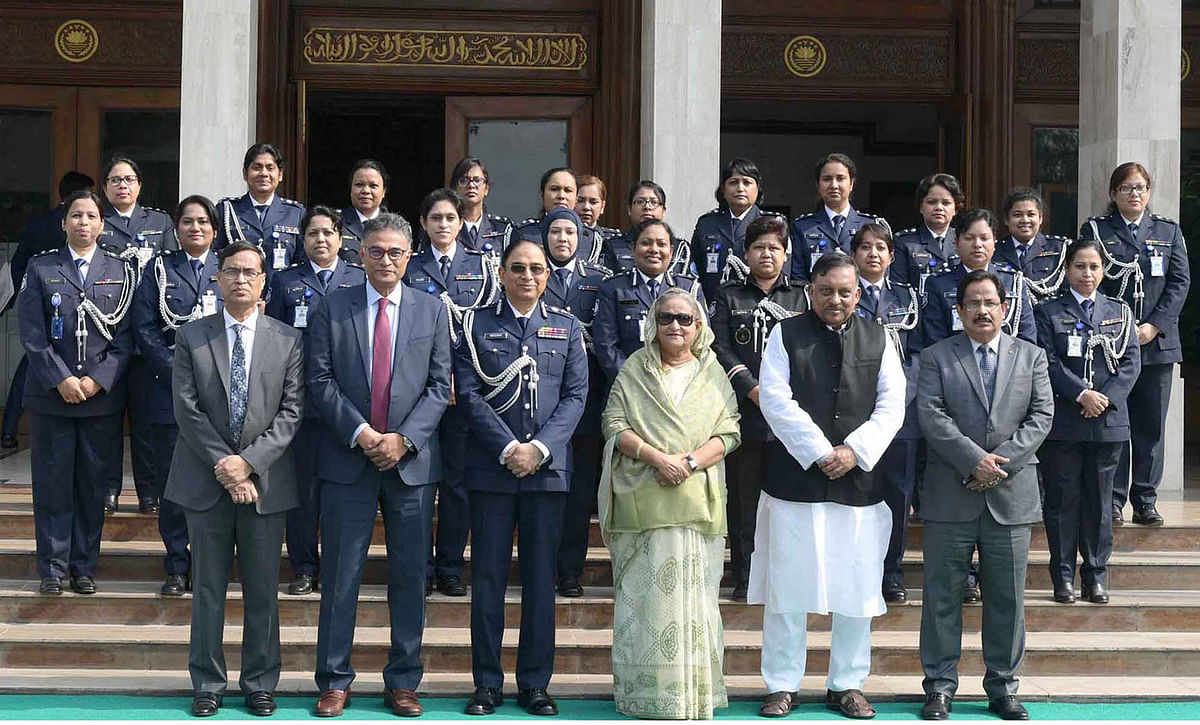 Prime minister Sheikh Hasina takes part in photo session with senior female police officials at her office (PMO) as part of the celebrations of Police Week-2020. Photo: PID