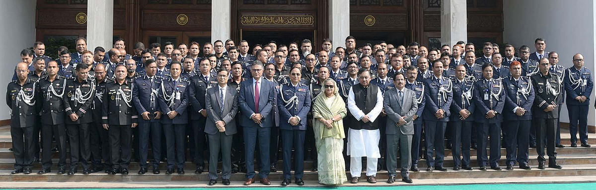 |Prime minister Sheikh Hasina takes part in photo session with senior officials of the police at her office (PMO) as part of the celebrations of Police Week-2020. Photo: PID