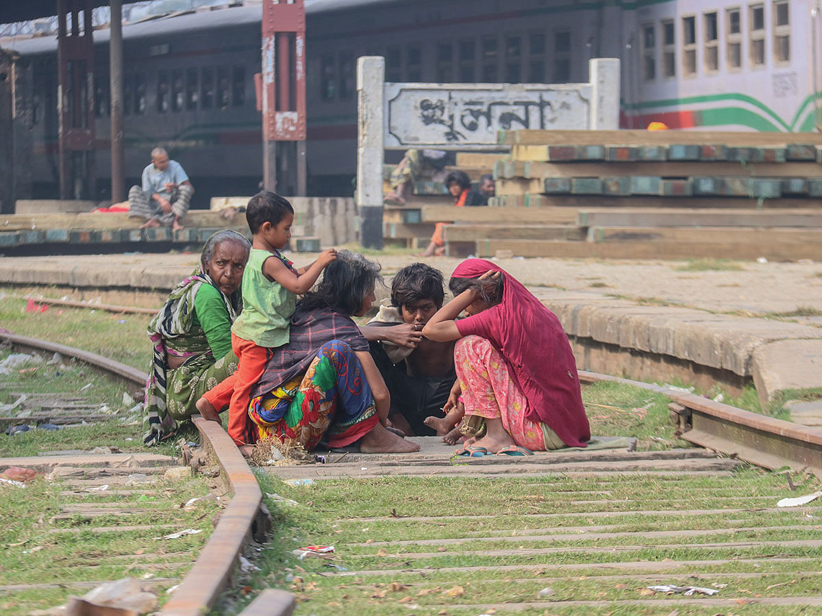 A homeless family basks sitting along a railway line on a cold day at Old Railway Station, Khulna on 6 January 2019. Photo: Saddam Hossain