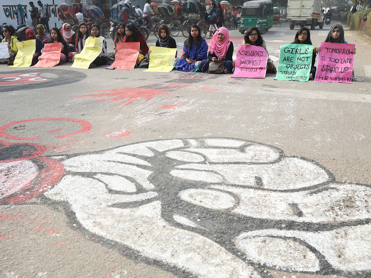 Students of Dhaka University on 7 January 2019 stage demonstration on the campus seeking justice for a fellow female student who was raped in Kurmitola on 5 January. Photo: Abdus Salam