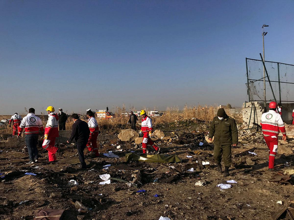 Rescuers team check the debris from a plane crash belonging to Ukraine International Airlines after take-off from Iran`s Imam Khomeini airport, on the outskirts of Tehran. Photo: Reuters