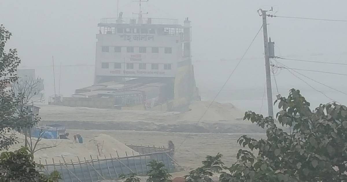Paturia-Daulatdia ferry services at halt. Photo: UNB