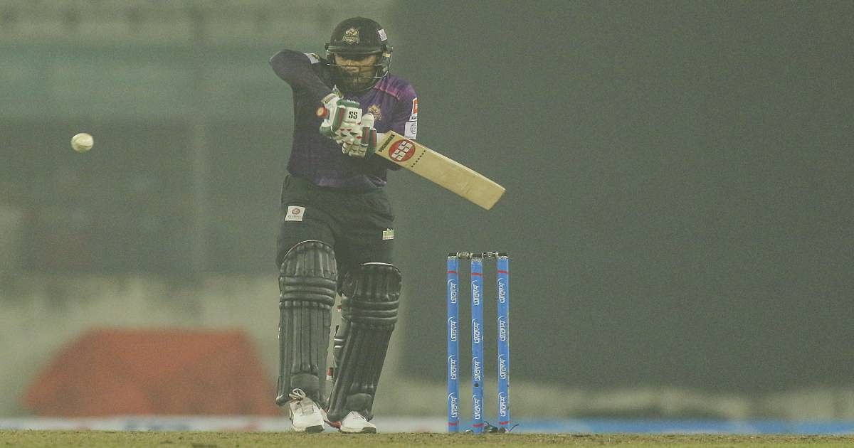 Riding on the fourth fifty of the season by Imrul Kayes, Chattogram Challengers beat Rajshahi Royals in the ongoing Bangabandhu Bangladesh Premier League (BPL) at Sher-e-Bangla National Cricket Stadium on Tuesday to reclaim the top place of the points table. Photo: UNB