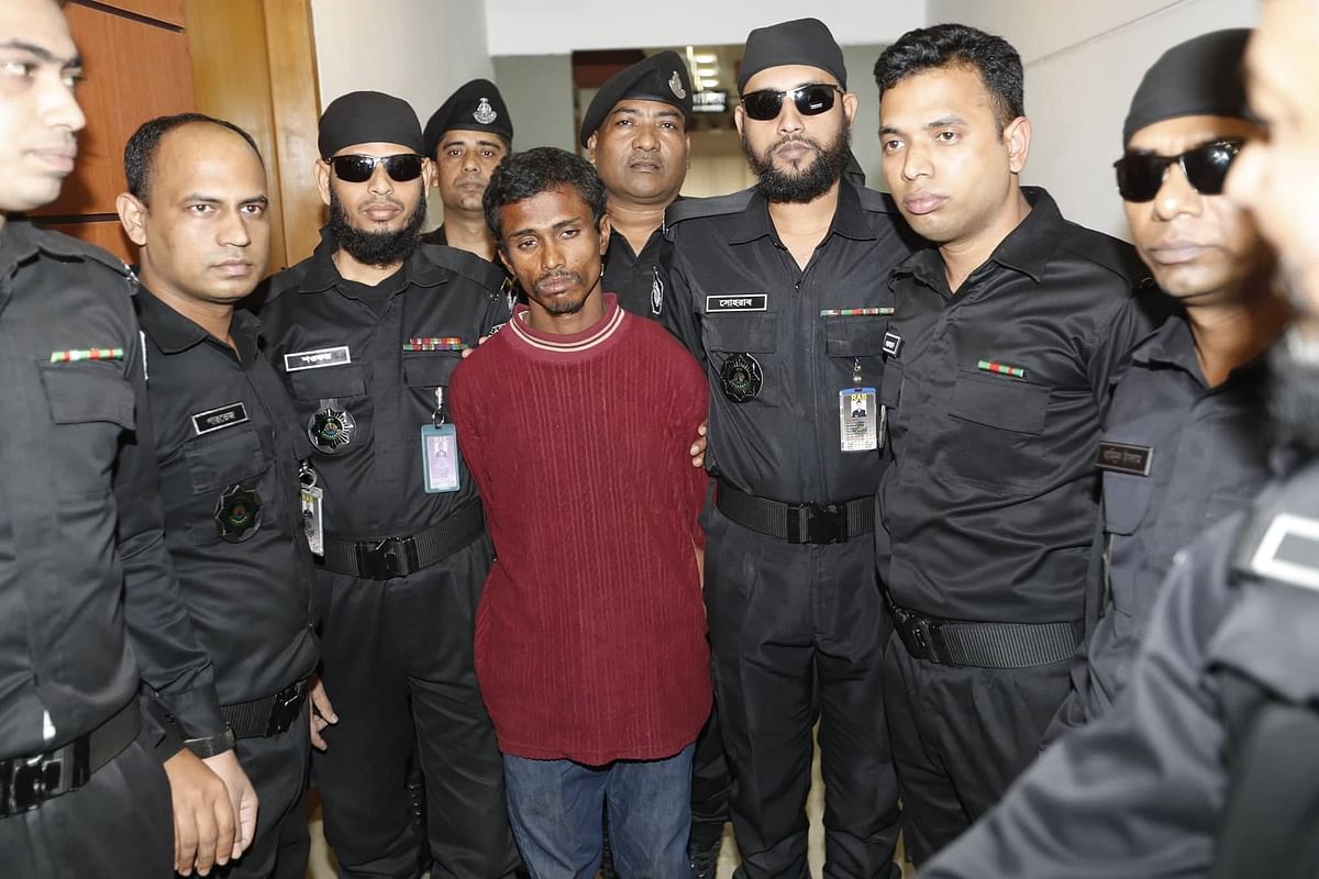 Rab arrested Mojnu from Dhaka’s Shewra rail crossing area on Wednesday morning. Photo: UNB