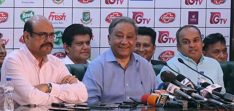 BCB president Nazmul Hassan (C) addresses a media briefing