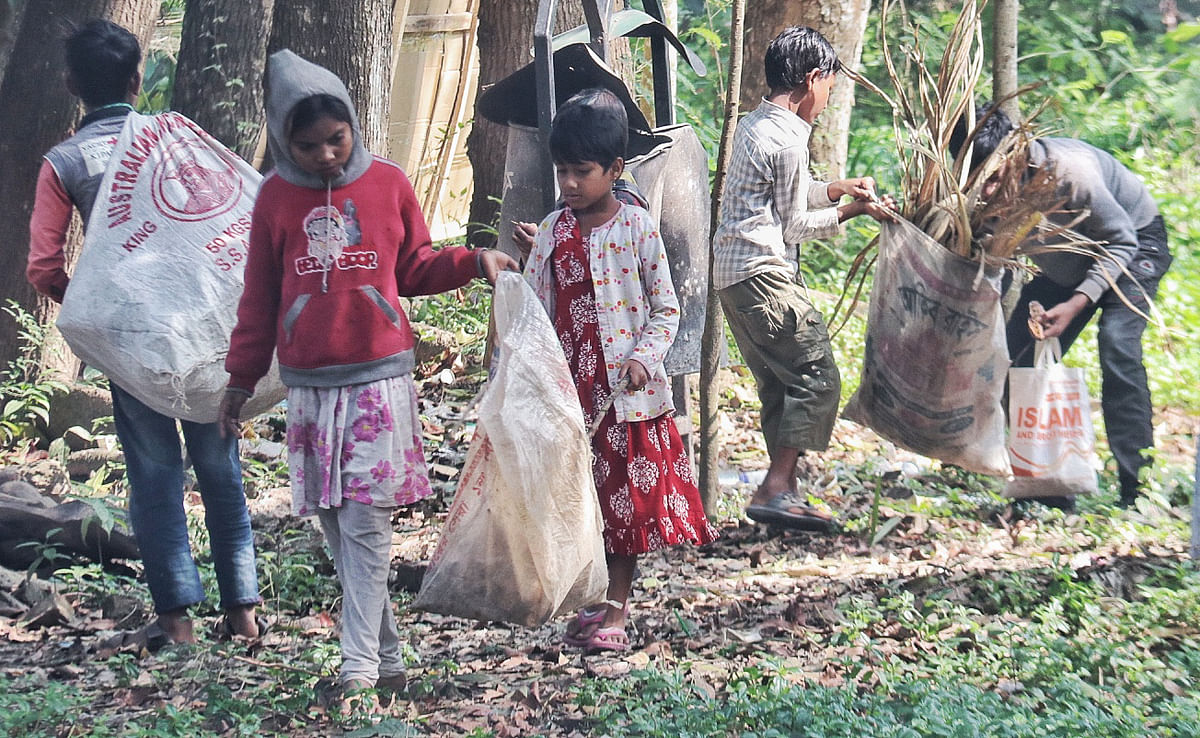 Street urchins looking for things along a cafeteria at Khulna University on 8 January 2091. Photo: Saddam Hossain